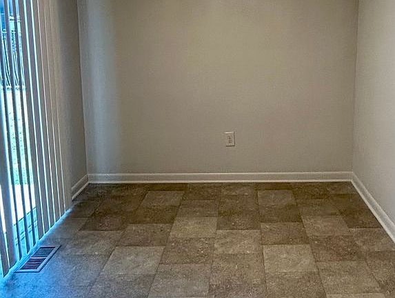 5th image of 2640 4th St NE