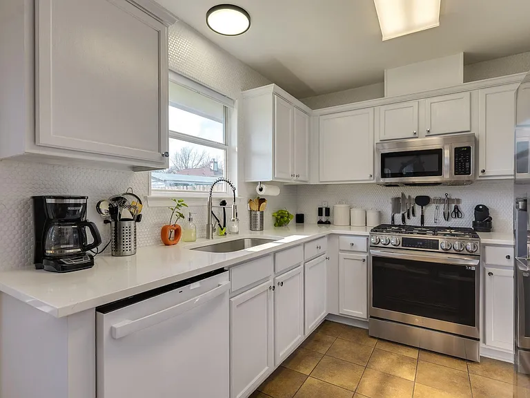 507 Clear Spring Ln — Photo 10