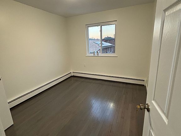 2nd image of 1324 Vreeland Ave Unit 2
