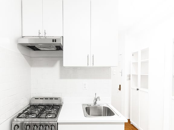 5th image of 11 Jones St APT 4A