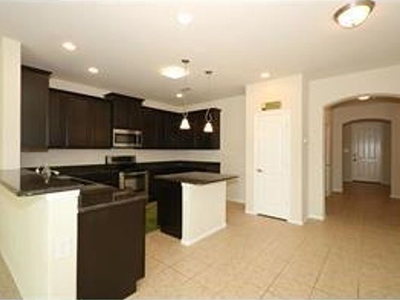 4th image of 1716 Oak Glen Dr