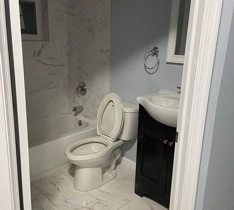 5th image of 1418 N Hobart St #1