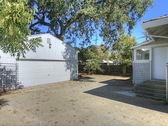 5th image of 149 Stanford Ave