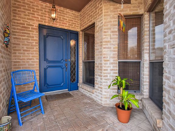 2nd image of 50 Campden Cir