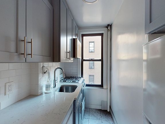 4th image of 321 E 54th St APT 10H