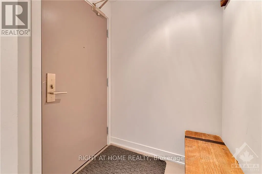 2 bed, 1050 sqft, $2,900 — Photo 3