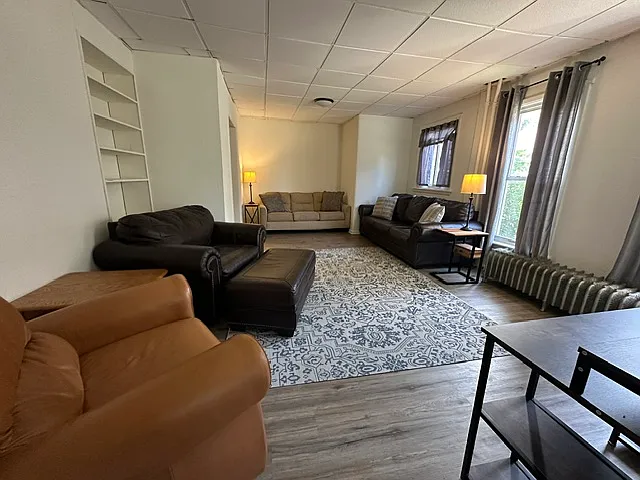 154 Newton St — Photo 3