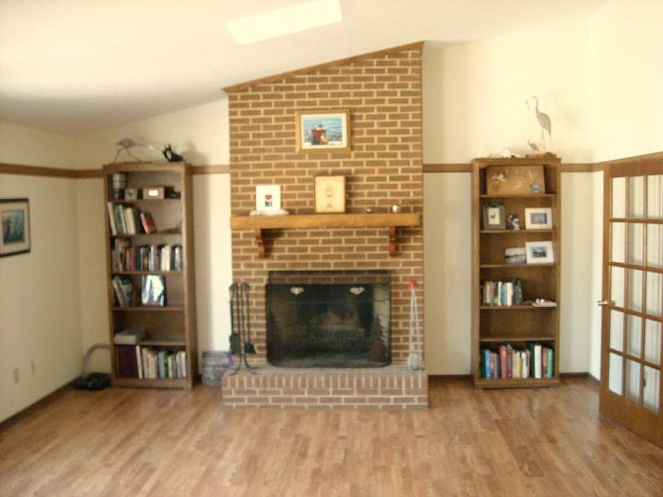 2nd image of 2645 Heywood Ln