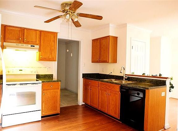 4th image of 520 Bressingham Dr