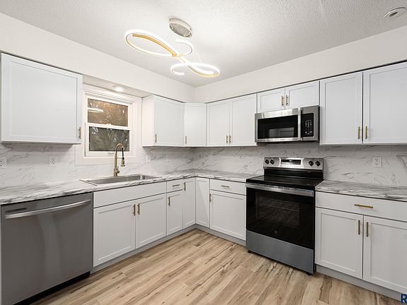 5th image of 108 W Alton Ave