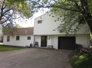408 W 2nd St, Lake Park, IA 51347