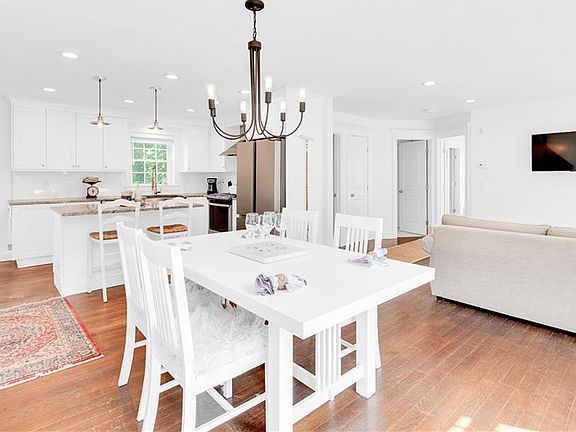 5th image of 210 Mountain Laurel Way