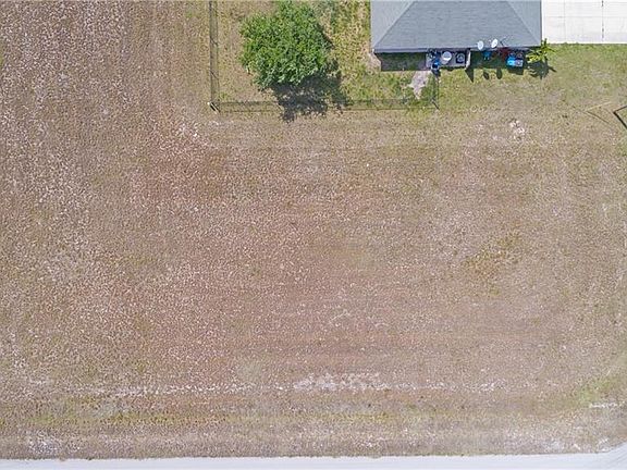 4th image of 1810 NW 27th Ter