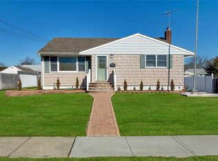 1 Felix Pl, Amityville, NY 11701