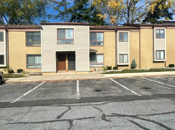 202 Hunter Ct, Marlton, NJ 08053