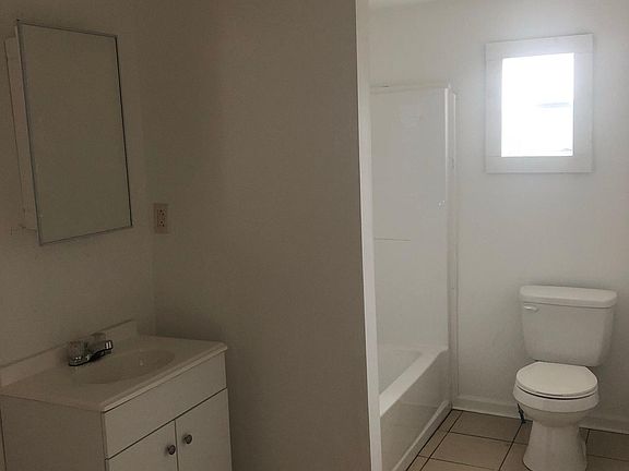 5th image of 1516 Estalote Ave