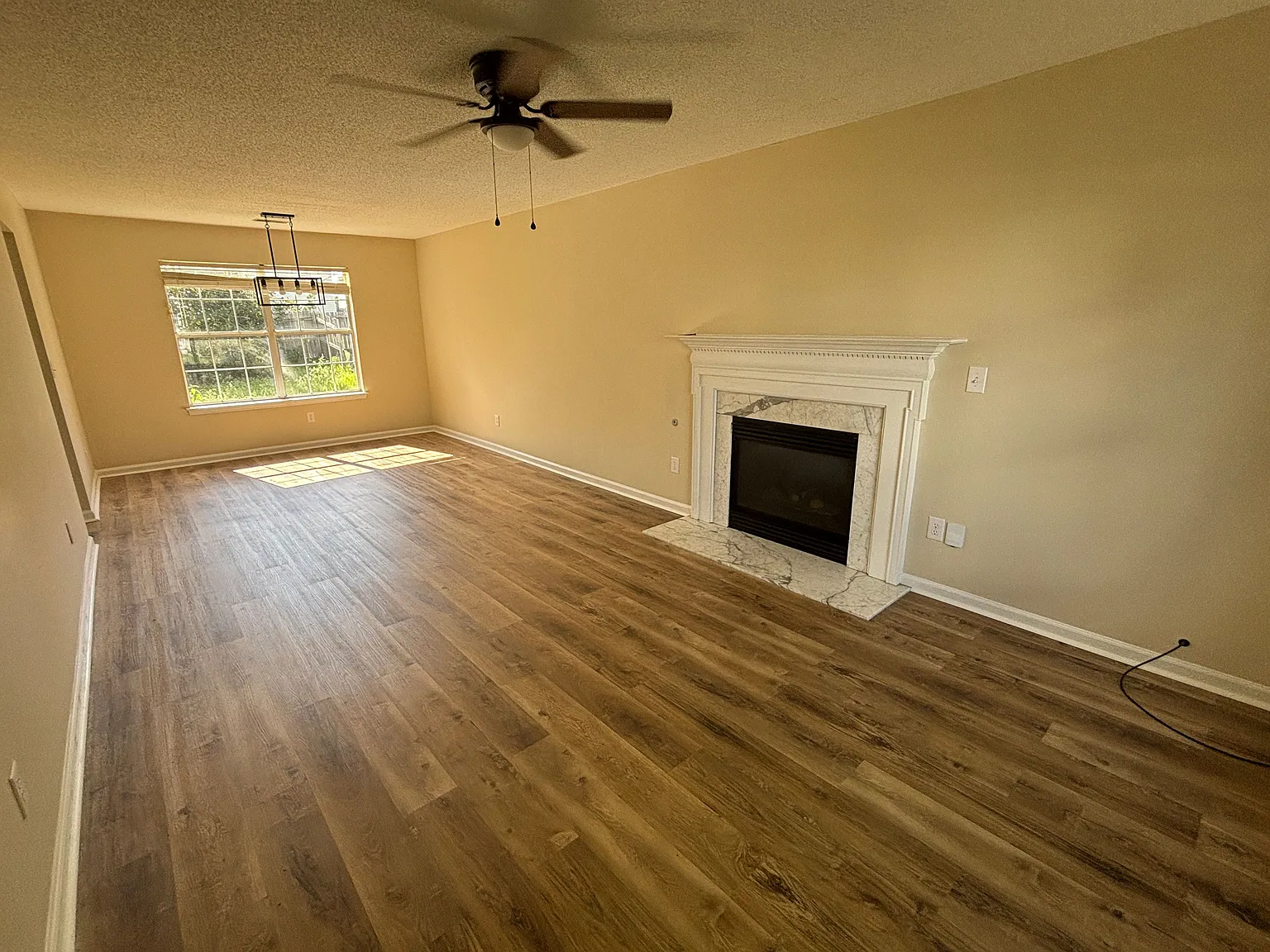 3 bed, 2.5 bath, 1484 sqft, $1,900 — Photo 3