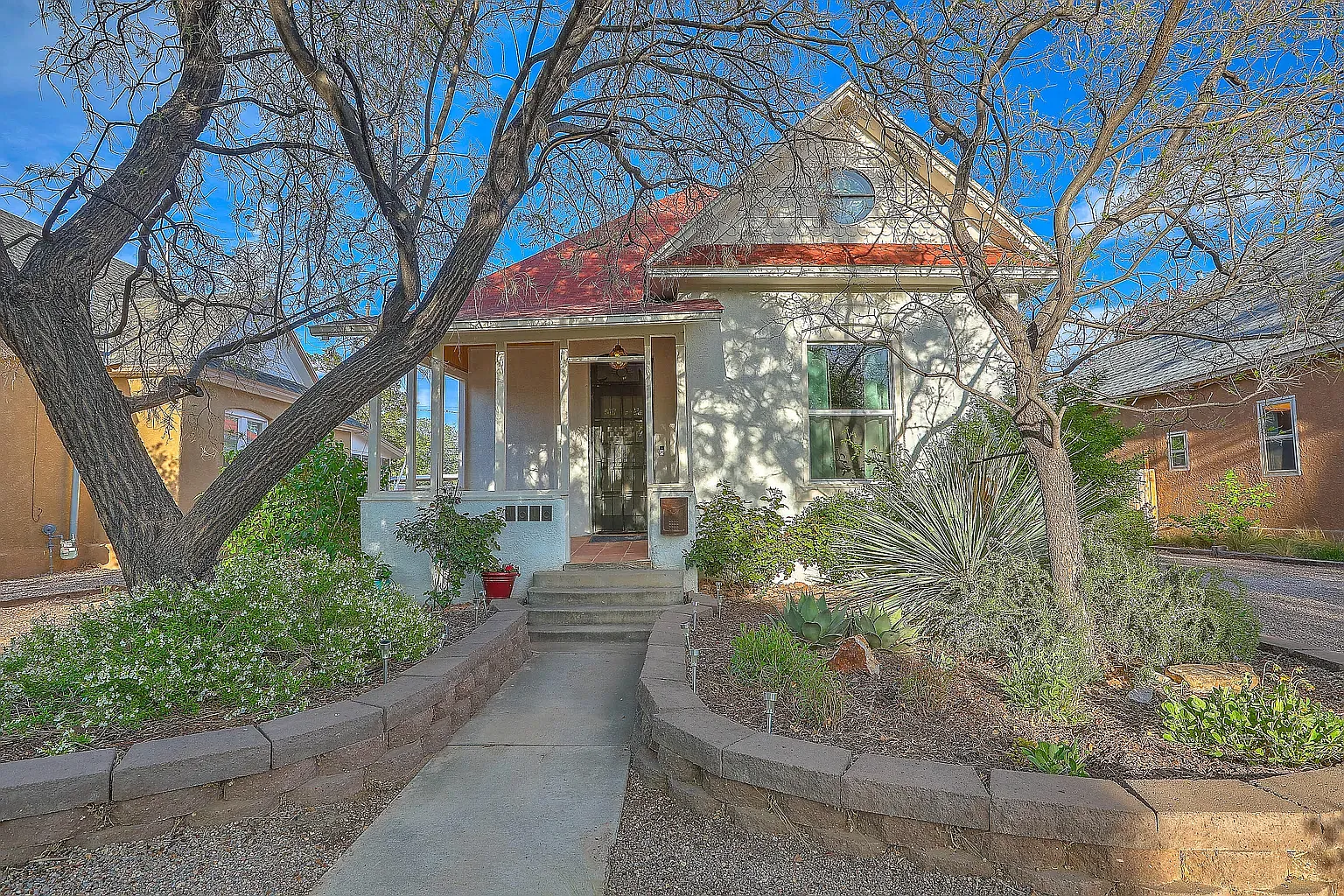 3 bed, 1985 sqft, $3,200 — Photo 2