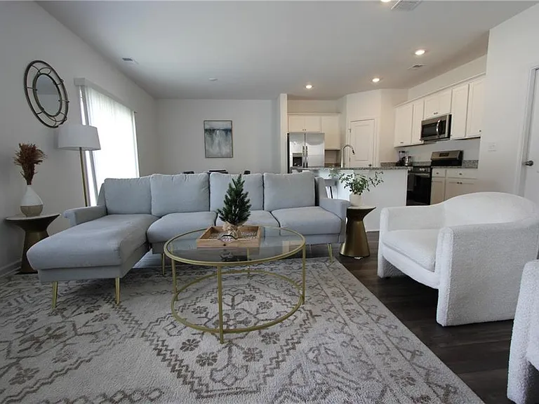 8317 Hunters Grove Rd — Photo 4