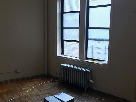 4th image of 2487 Davidson Ave #5