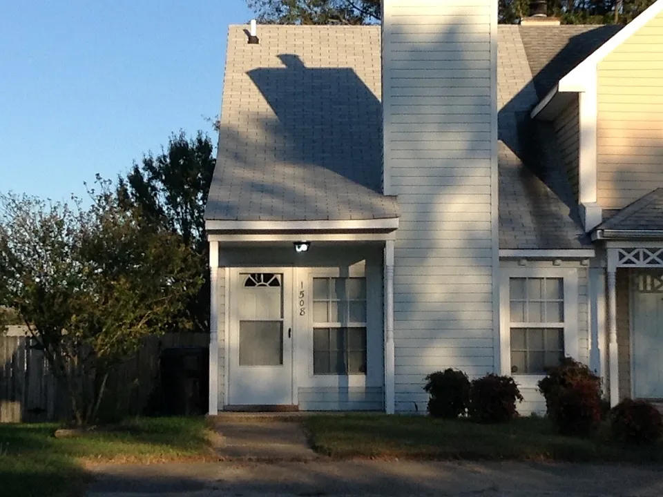 1508 Fairfax Dr
