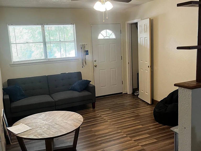2109 Terrace Dr — Photo 2