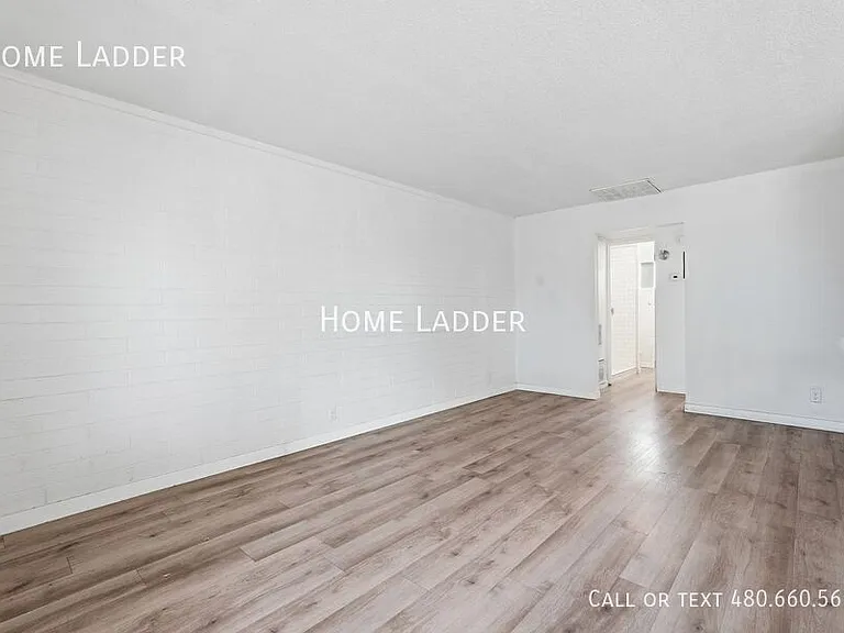 1332 W 5th St #8 — Photo 8