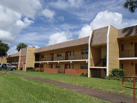 3rd image of 8001 Fairview Dr APT 105