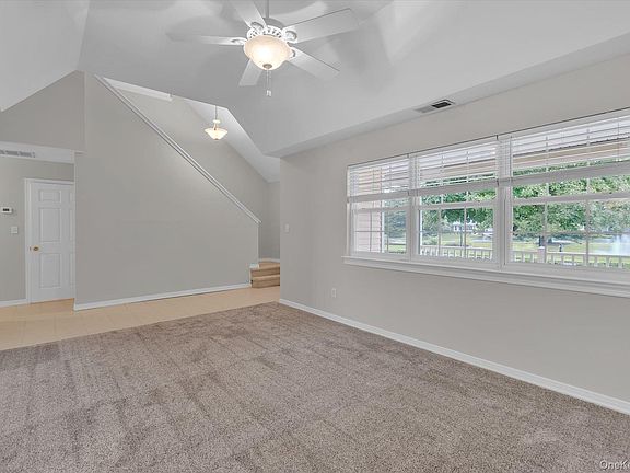 3rd image of 403 Winged Foot Way