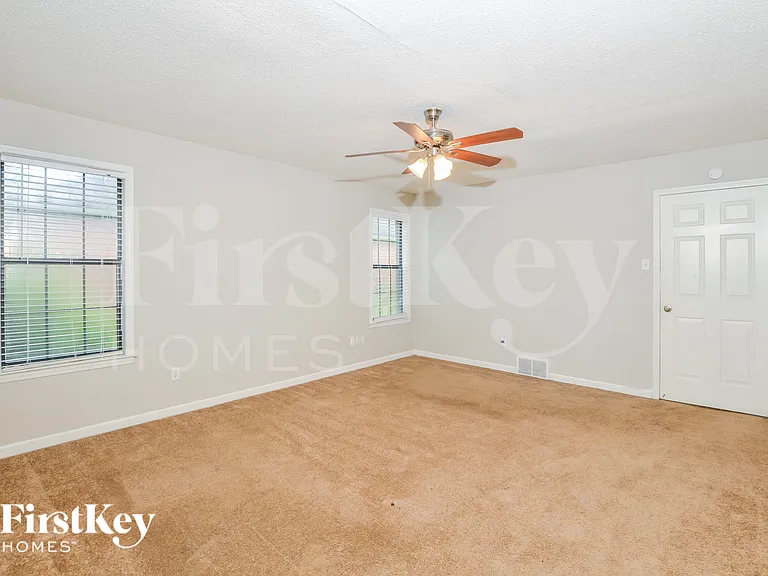 4619 Leash Ln — Photo 10