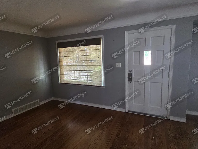 23745 Oak St — Photo 4