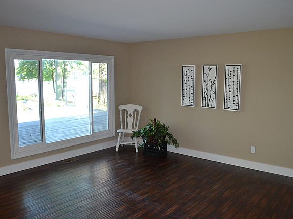 4th image of 8301 Cowan Lake Dr NE
