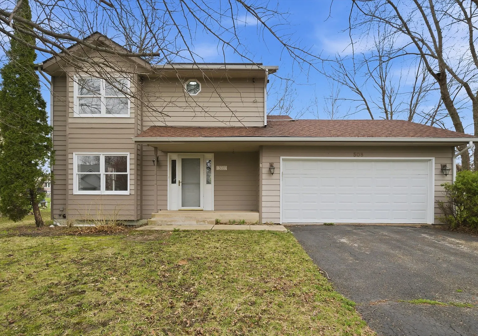 3 bed, 1.5 bath, 1440 sqft, $2,175 — Photo 1