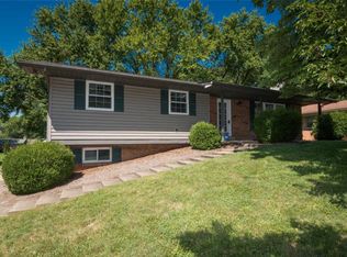 35 Berkshire Dr, Belleville, IL 62223