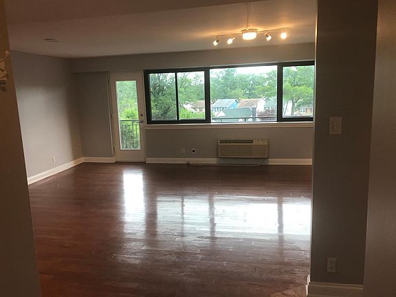 4th image of 60 Parkway Dr E APT 3M