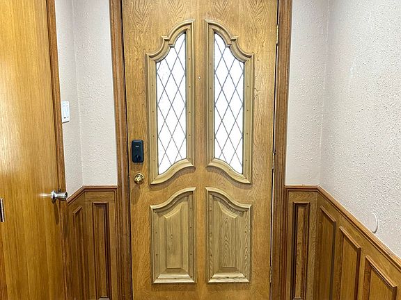 2nd image of 709 Rosewood Dr
