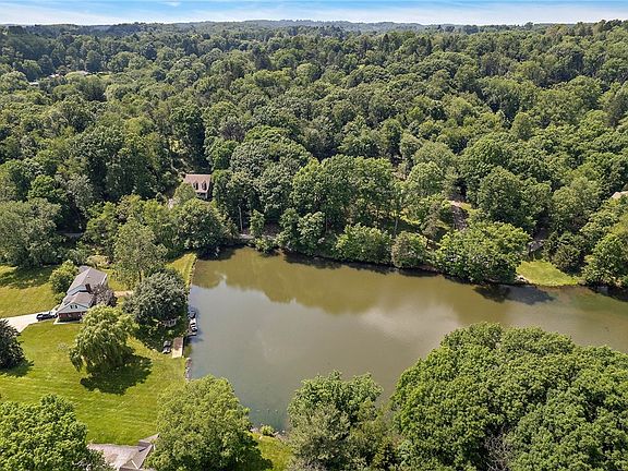 4th image of 110 Lakeside Dr