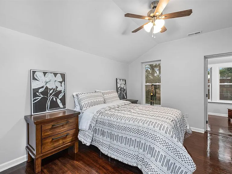 5911 Pershing Ave — Photo 16