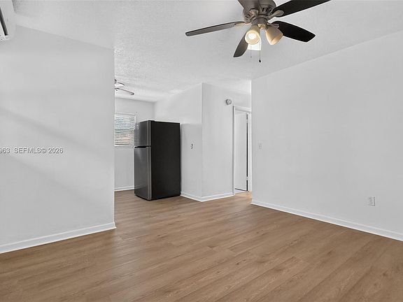 5th image of 458 SW 9th St APT 1