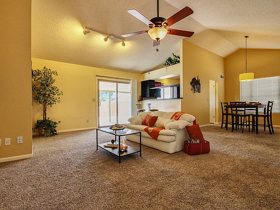 4th image of 1427 E Divot Dr
