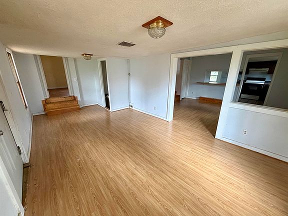 3rd image of 749 Florence Ave
