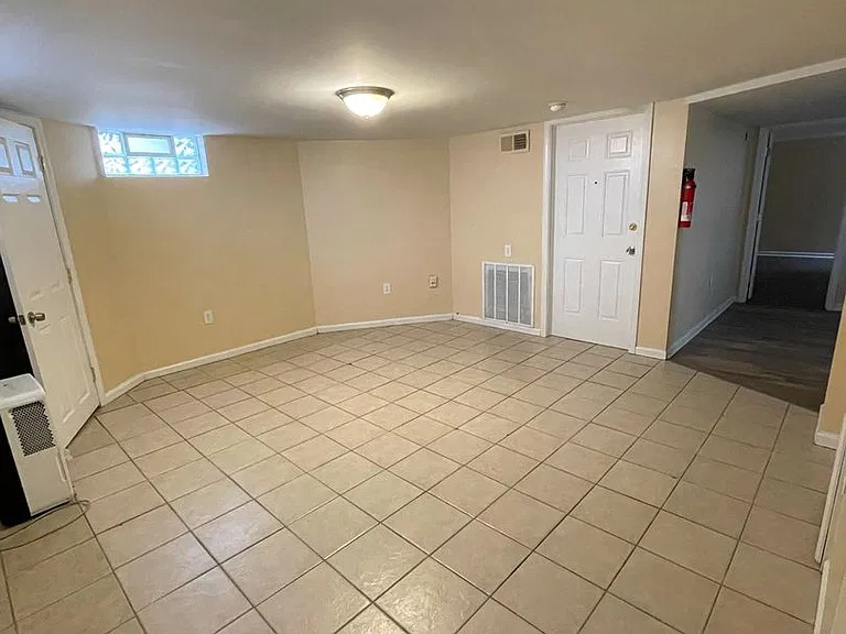 734 N River St — Photo 5