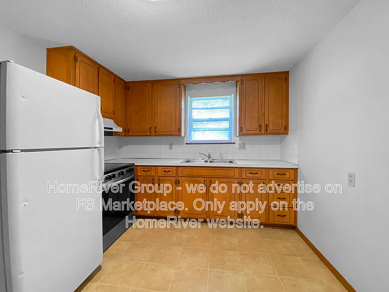 3734 NE 42nd Ter — Photo 8