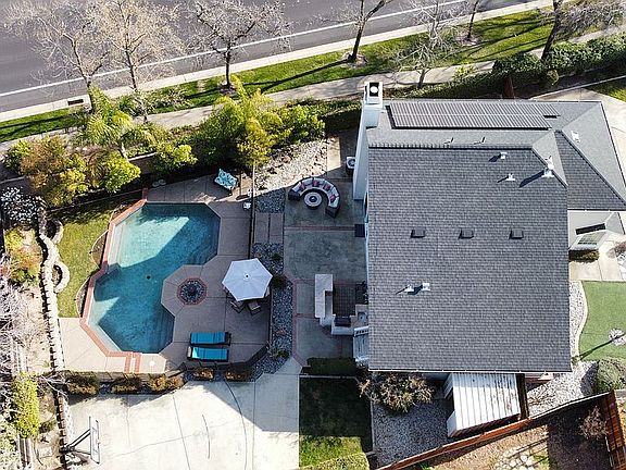 3rd image of 616 Cardigan Ct