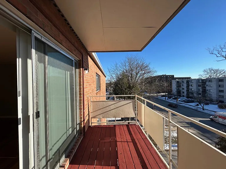 Hampshire House Apartments — Photo 1