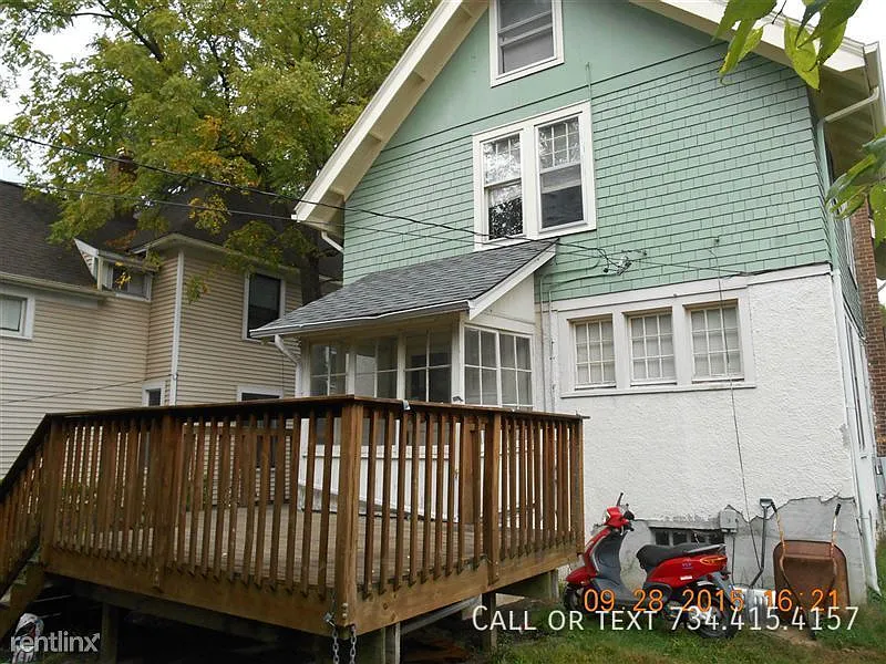 1002 Packard St — Photo 2