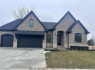 57192 Meadowridge Dr, Washington, MI 48094