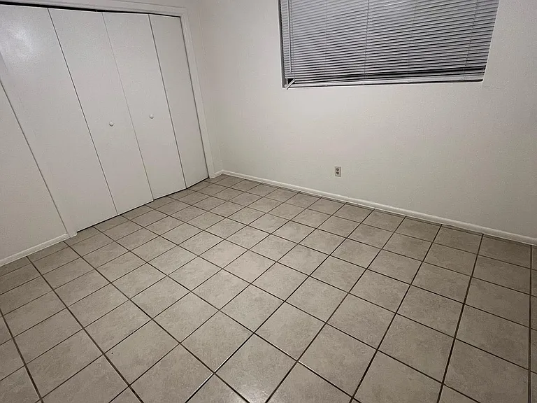517 Palomas Dr SE #D — Photo 6