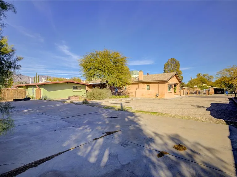 1421 N. Louis Ave — Photo 3