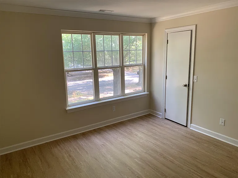 2424 Selwyn Ave — Photo 9